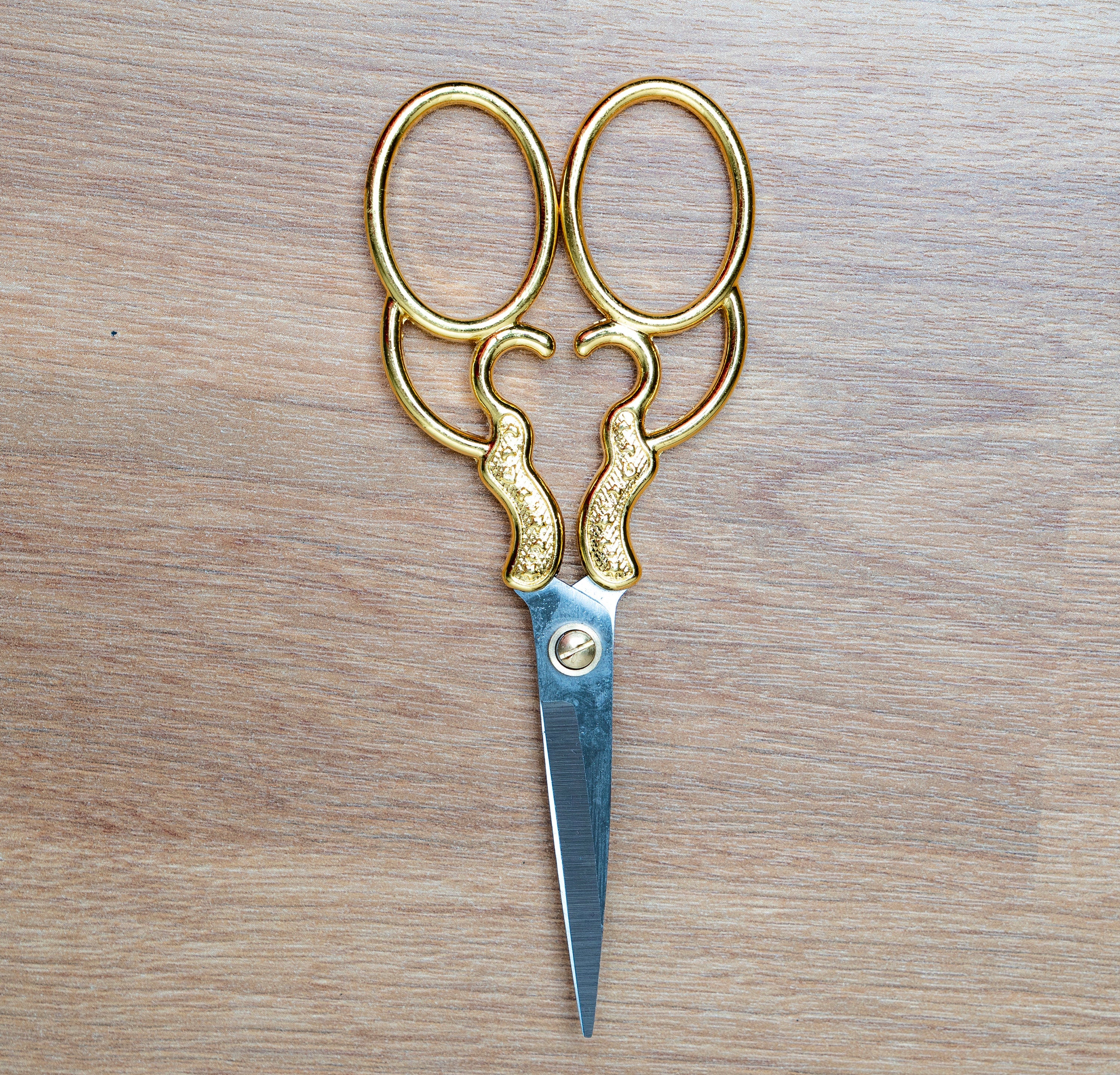 Vintage Ornate Embroidery Scissors – Elegant Antique Crafting Shears