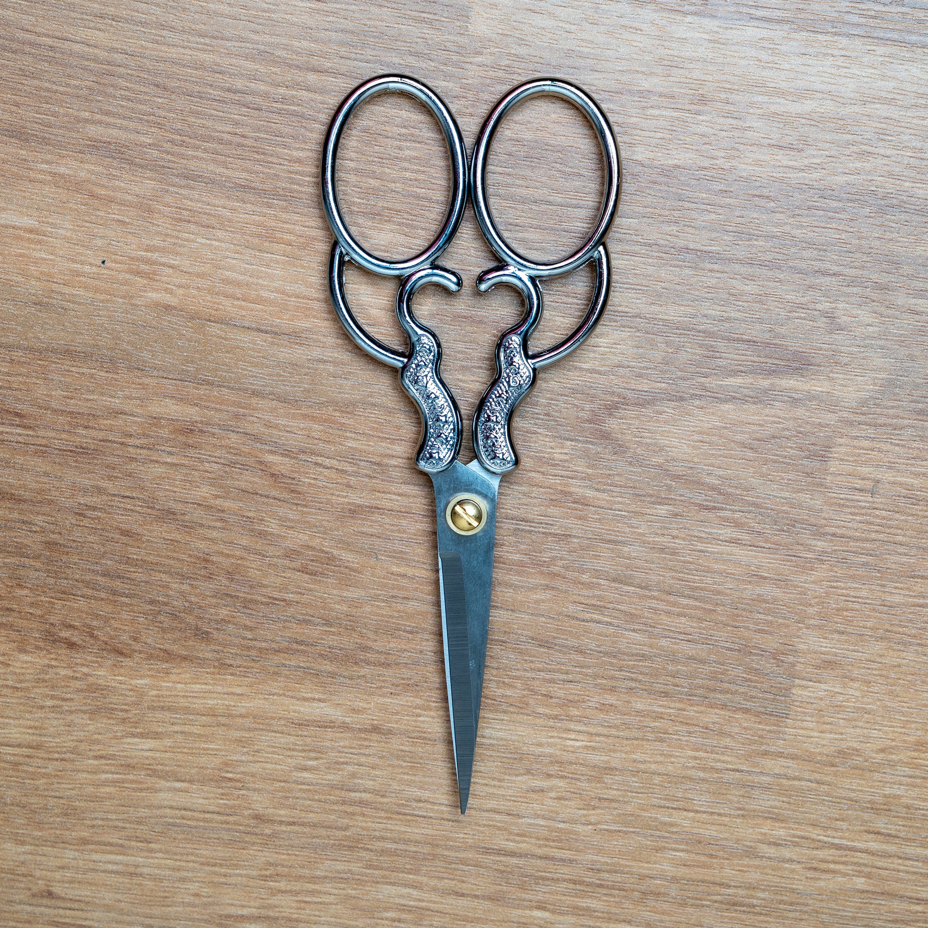 Vintage Ornate Embroidery Scissors – Elegant Antique Crafting Shears