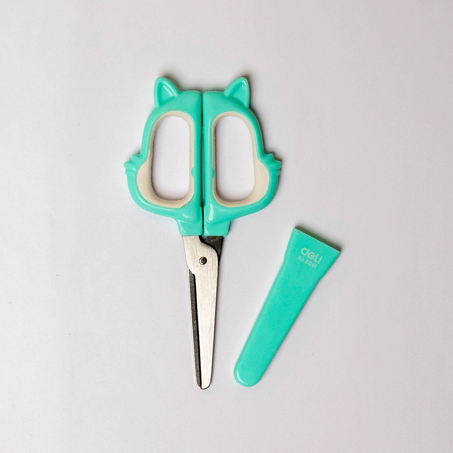 Cute Cat-Shaped Scissors – Compact & Safe Design with Protective Cover