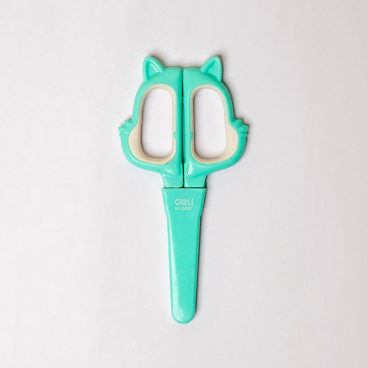 Cute Cat-Shaped Scissors – Compact & Safe Design with Protective Cover